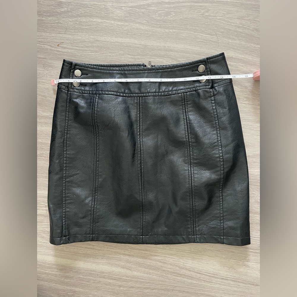 Free people faux leather black mini skirt - Picture 6 of 6